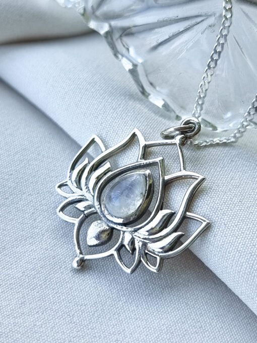 Colgante Flor de Loto Piedra Luna