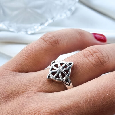 Alternative view of Anillo Nudo de Brujas