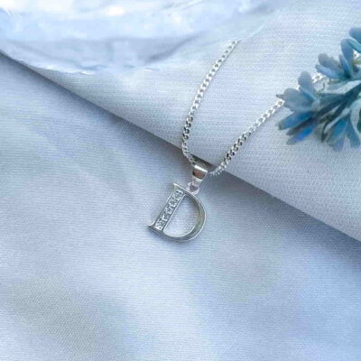 Alternative view of Colgante Letra D