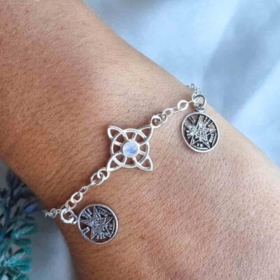 Alternative view of Pulsera Tetragrámaton y Nudo de Bruja Piedra Luna