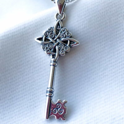 Colgante Llave Nudo de Brujas y Trisquel