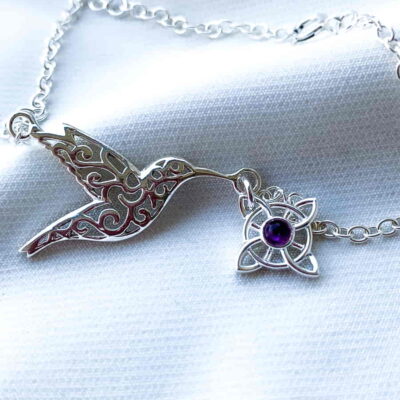 Alternative view of Pulsera Nudo de Bruja y Colibri con Amatista