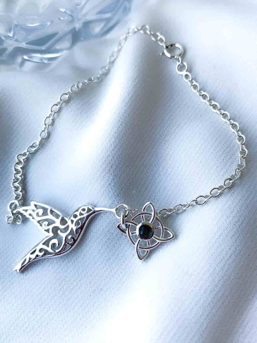 Pulsera Nudo de Bruja y Colibri con Labradorita