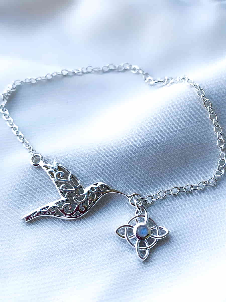 Pulsera Nudo de Bruja y Colibri con Piedra Luna