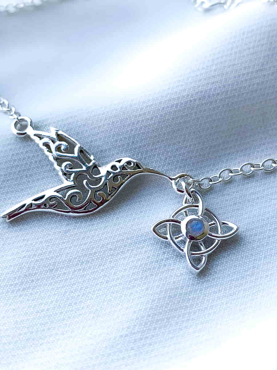 Pulsera Nudo de Bruja y Colibri con Piedra Luna - Imagen 2