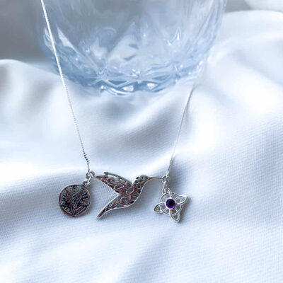 Alternative view of Colgante Tetragrámaton, Colibri y Nudo de Bruja con Amatista