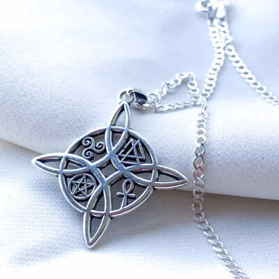 Alternative view of Colgante Nudo de Brujas y 4 amuletos