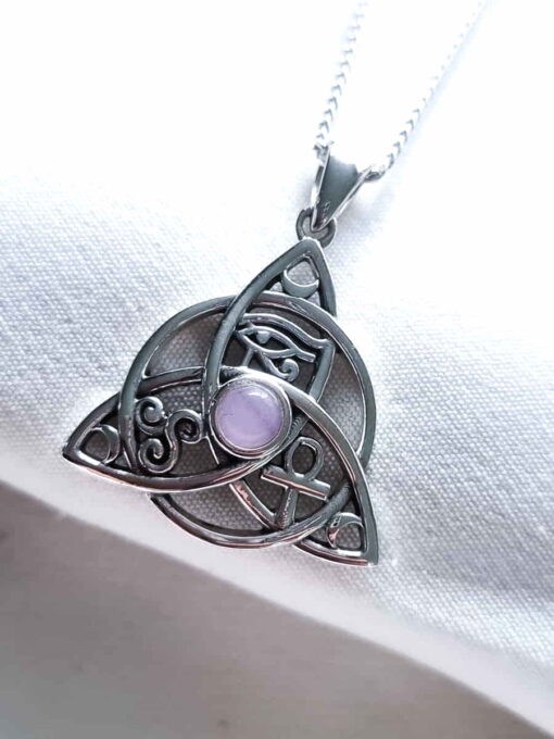 Colgante Triqueta, Cruz de Ankh, Ojo de Horus, Trisquel y Cuarzo Rosa