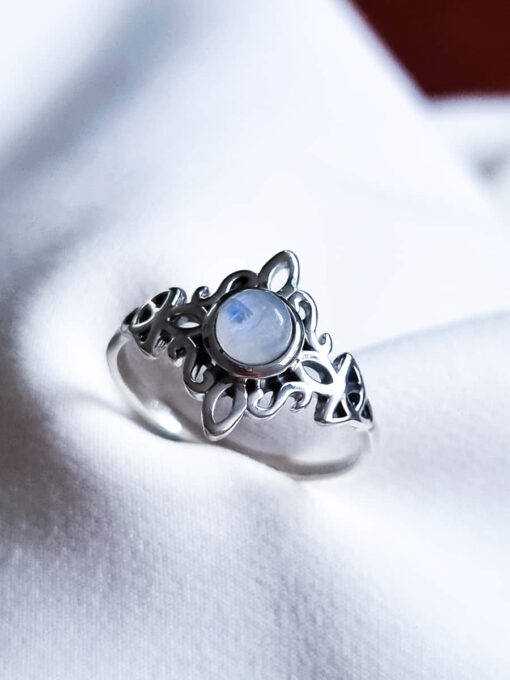 Anillo Nudo de Brujas y Triqueta Piedra Luna