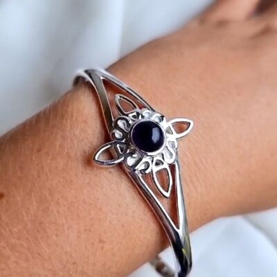 Brazalete Nudo de Bruja con Piedra