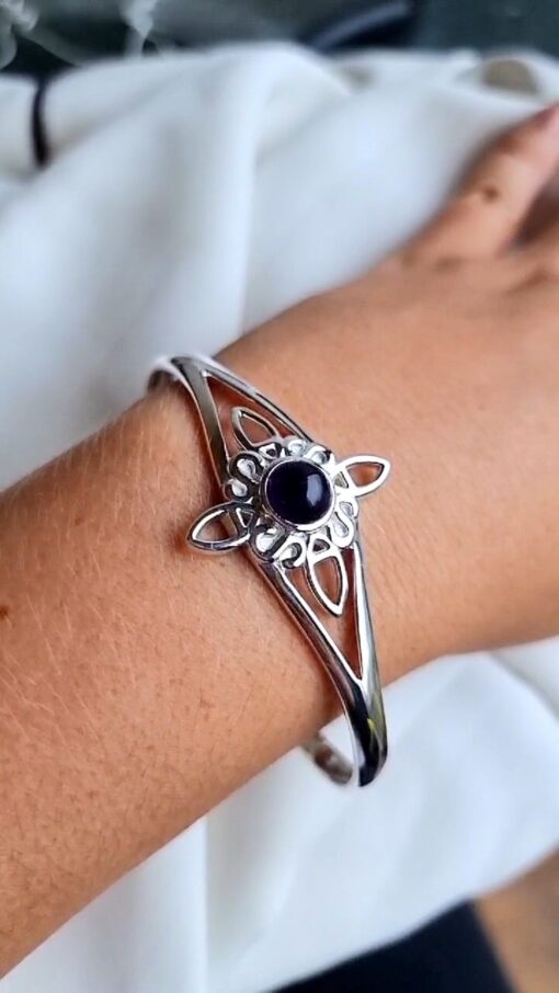Brazalete Nudo de Bruja con Piedra