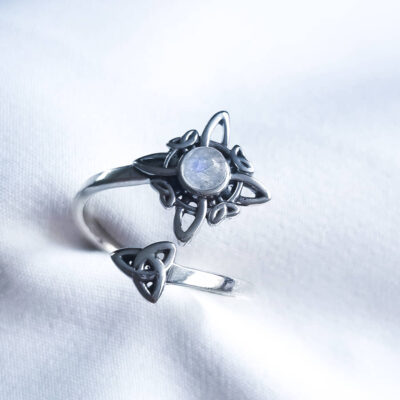 Anillo Nudo de Bruja y Triqueta Piedra Luna Ajustable