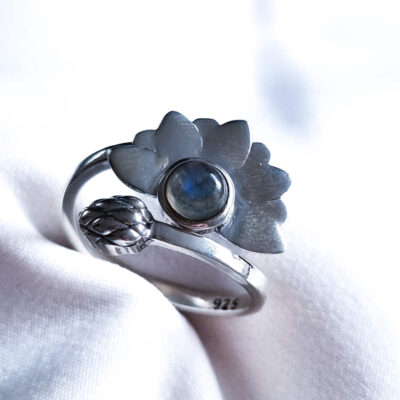 Anillo Flor de Loto Espiritual ajustable Labradorita
