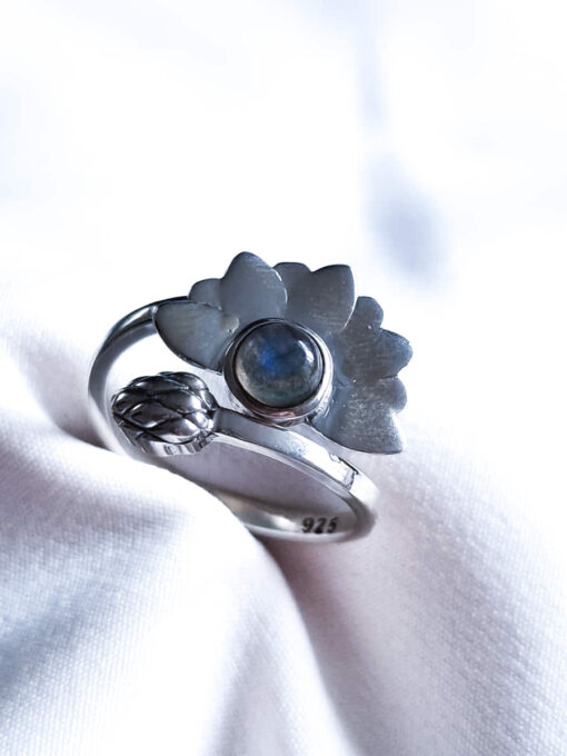 Anillo Flor de Loto Espiritual ajustable Labradorita