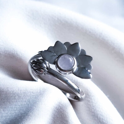 Anillo Flor de Loto Espiritual ajustable Cuarzo Rosa
