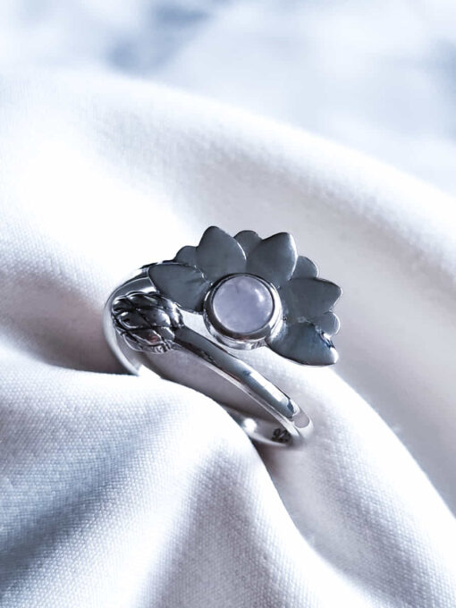Anillo Flor de Loto Espiritual ajustable Cuarzo Rosa