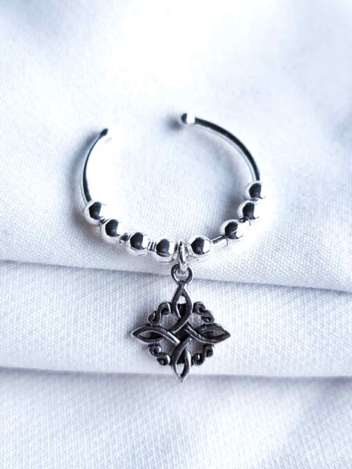 Anillo Nudo de Bruja Anti Estres Ajustable