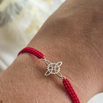 Alternative view of Pulsera Hilo Rojo Nudo de Bruja Celta