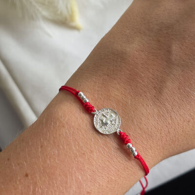 Alternative view of Pulsera Hilo Rojo San Benito