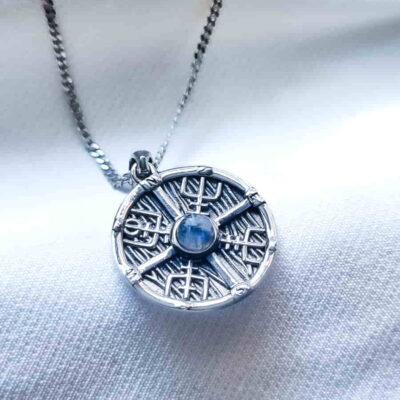 colgante-brujula-vegvísir-piedra-luna