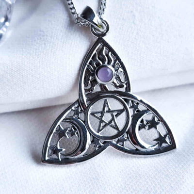 Colgante Triqueta con Pentagrama, Sol, Lunas y Cuarzo Rosa